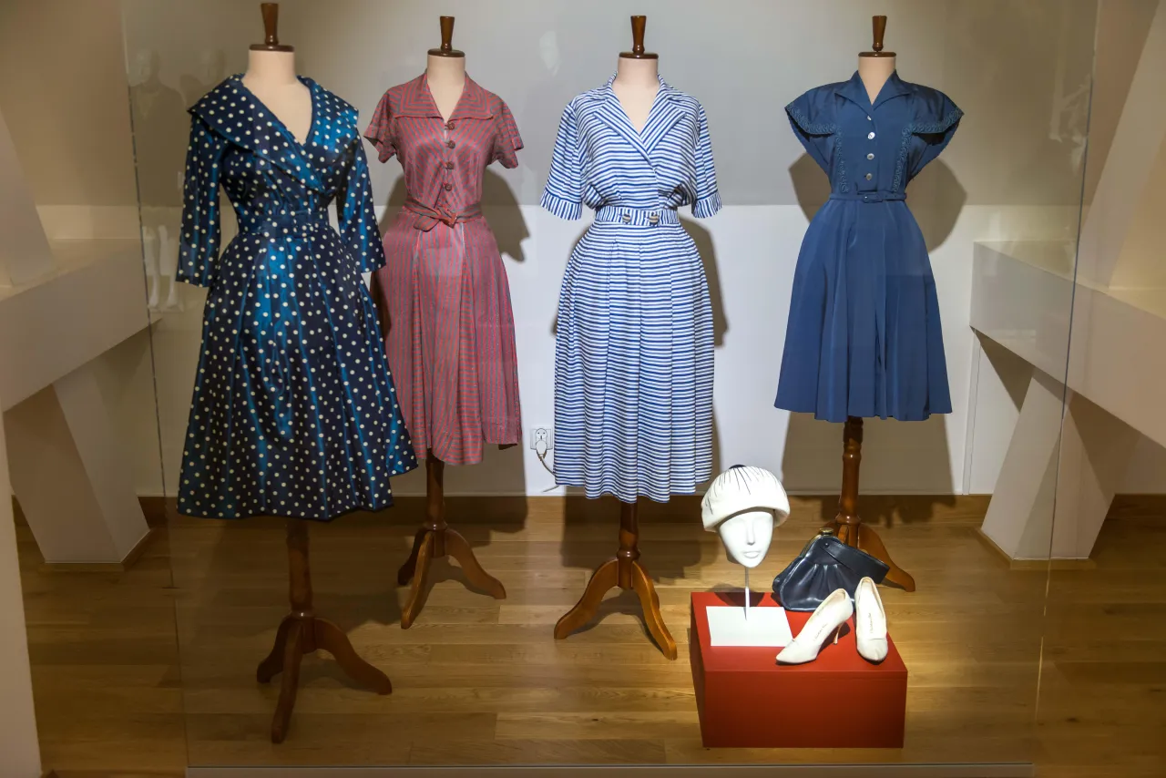 Moda PRL lata 60 70 80 por&oacute;wnanie