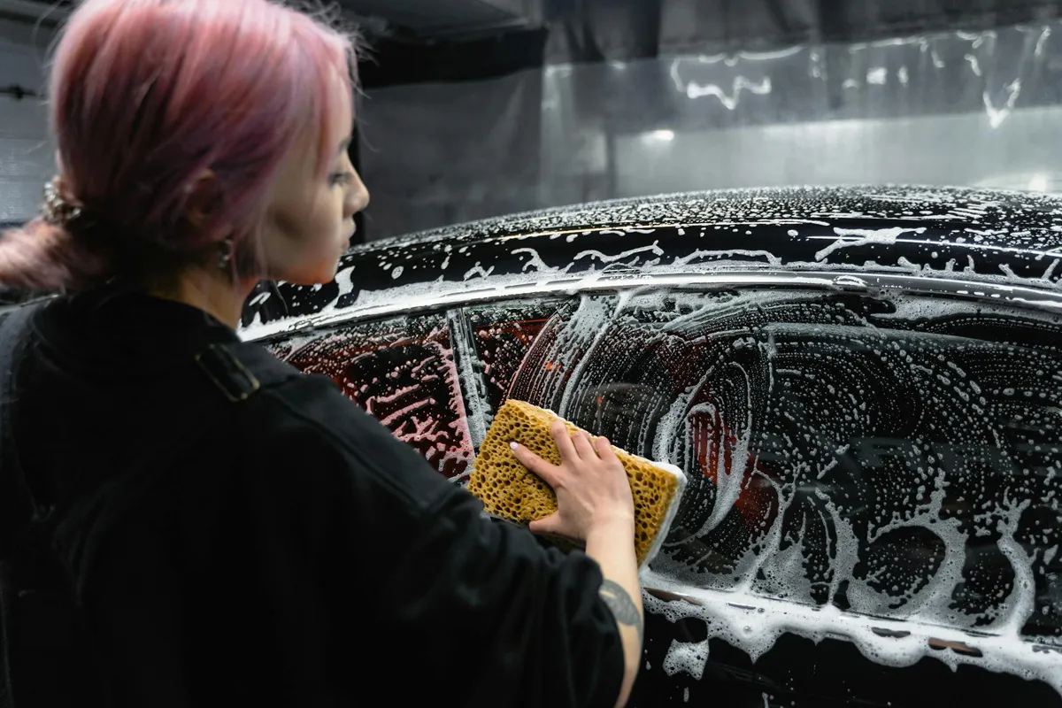 mycie szyb samochodowych od wewnątrz