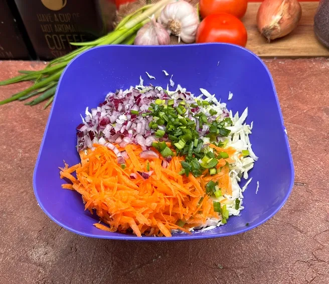 różne surówki do sosu pomidorowego