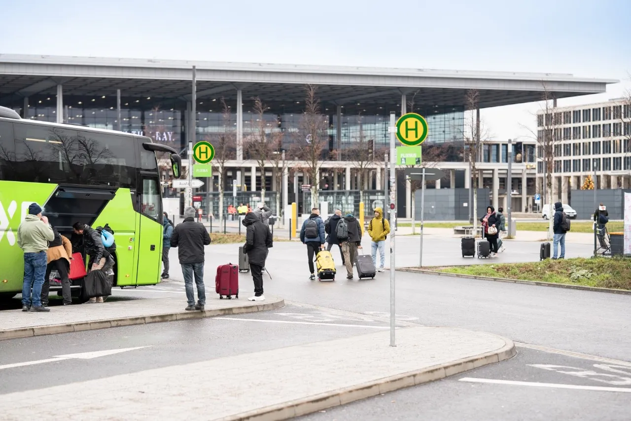 Flixbus przystanek Berlin Brandenburg Terminal 1