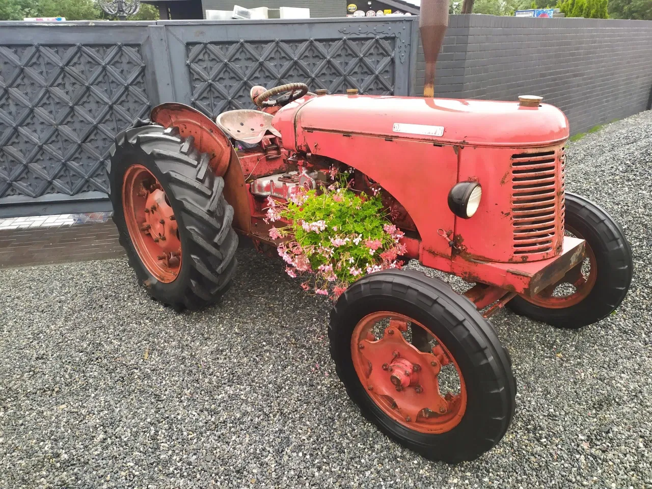 stary ciągnik rolniczy zabytkowy