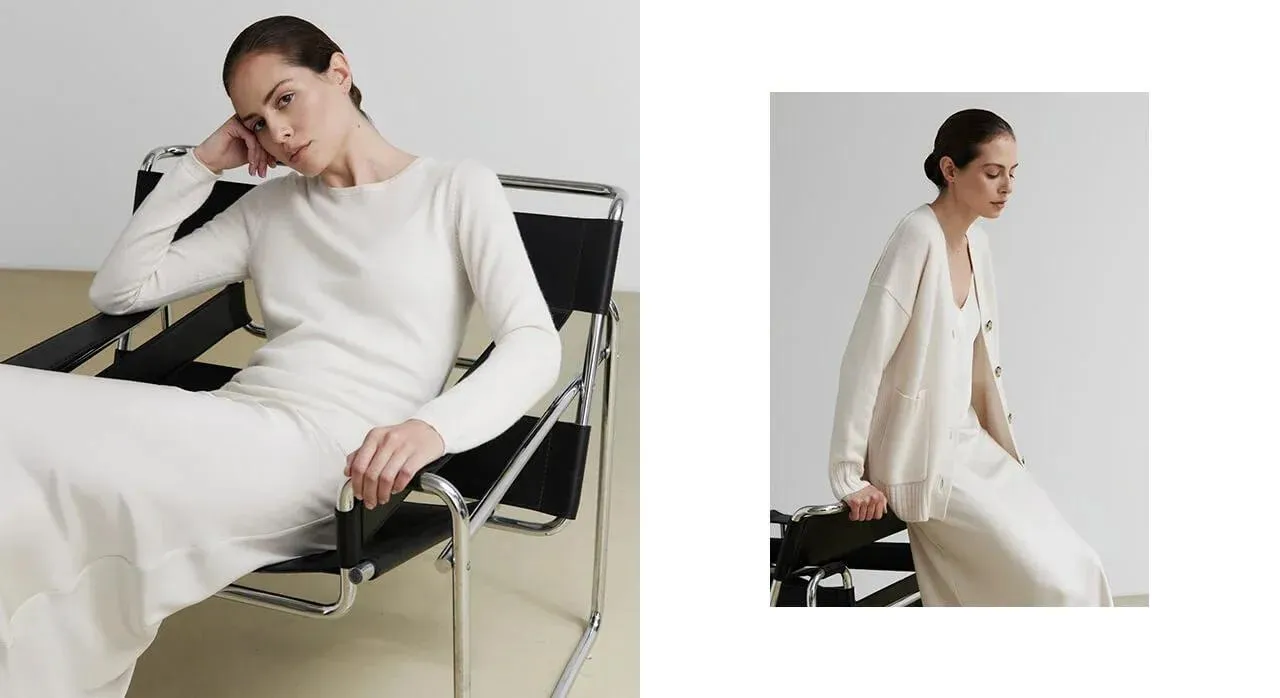 kobieta organizująca swoją szafę kapsułową