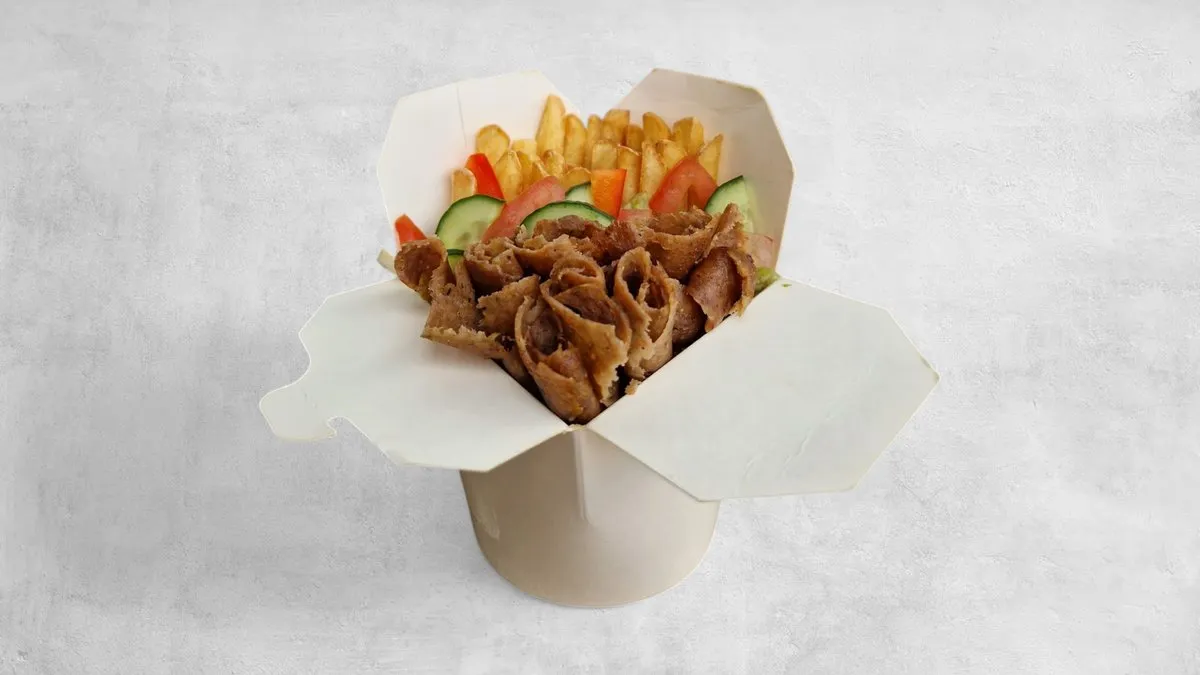 r&oacute;żne formy podania kebaba: bułka, tortilla, talerz, box