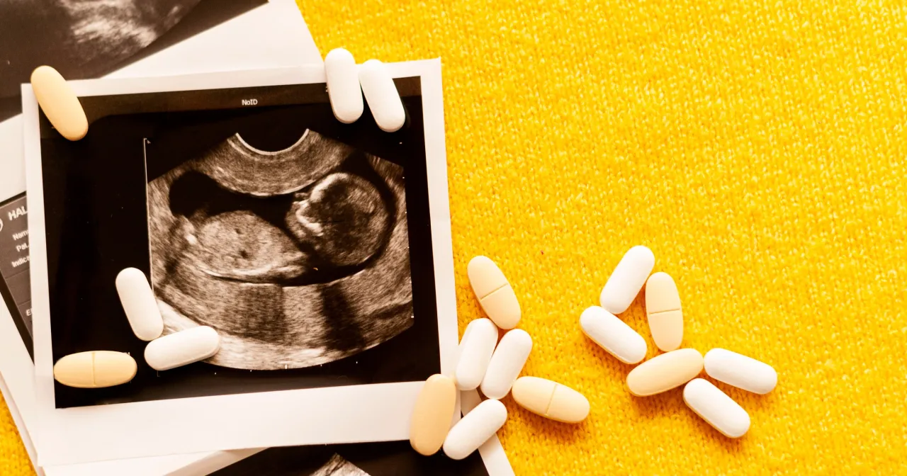 USG płodu i tabletki. Zastanawiasz się, jak leki wpływają na pł&oacute;d? To ważne pytanie dla przyszłych mam.