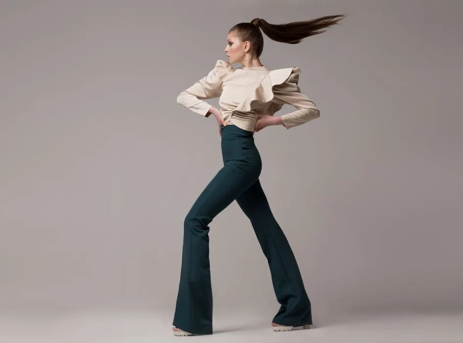 spodnie dzwony dla niskiej osoby stylizacje