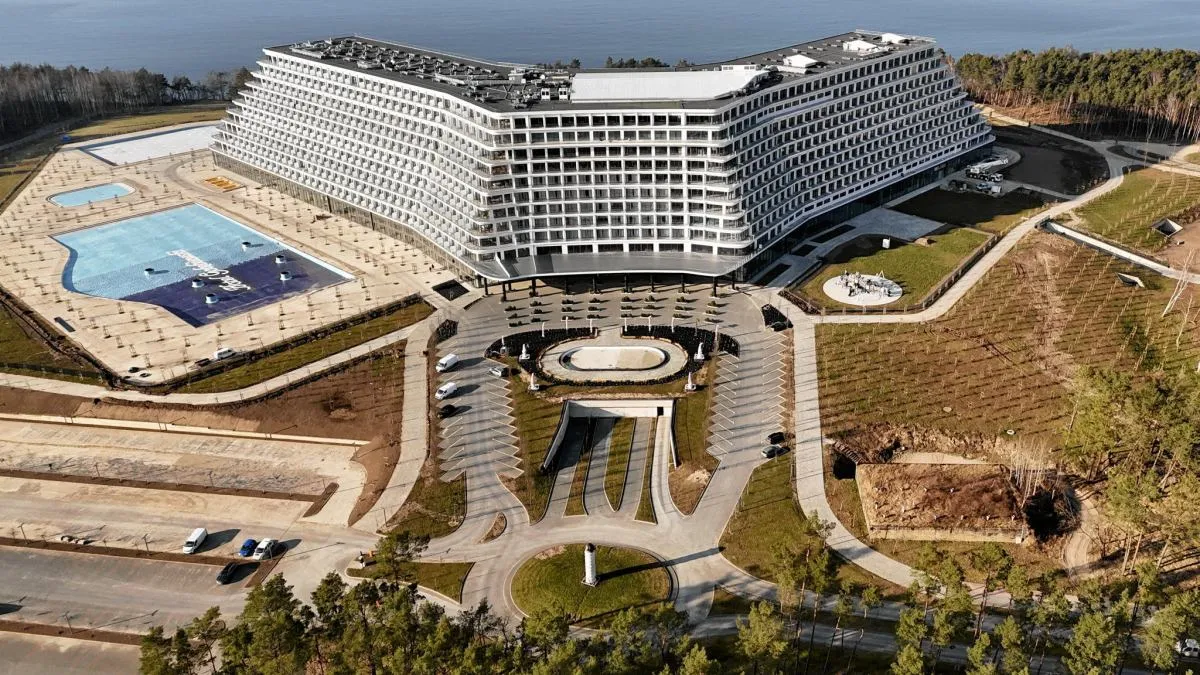 Hotel Gołębiewski Pobierowo budowa z zewnątrz