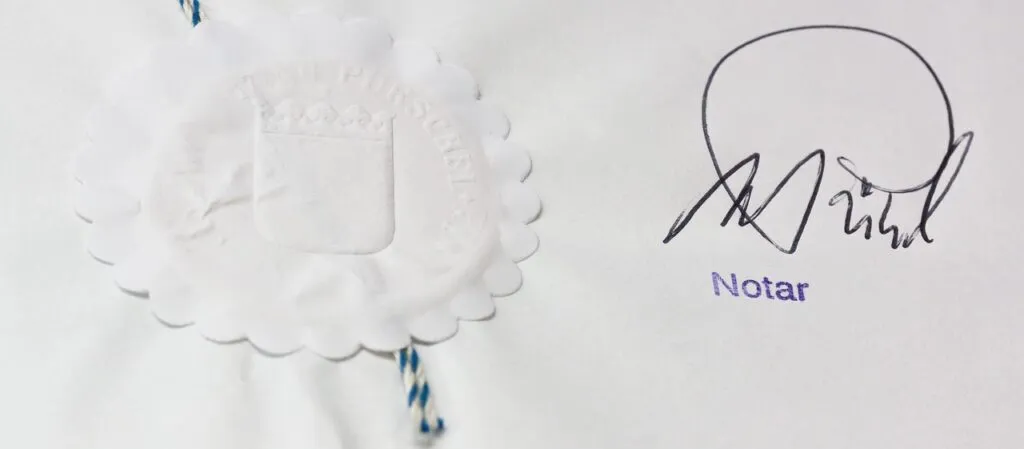 tłumacz przysięgły w sądzie lub u notariusza