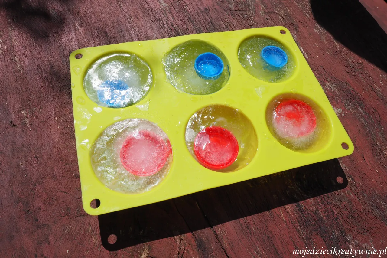Zabawy sensoryczne z lodem