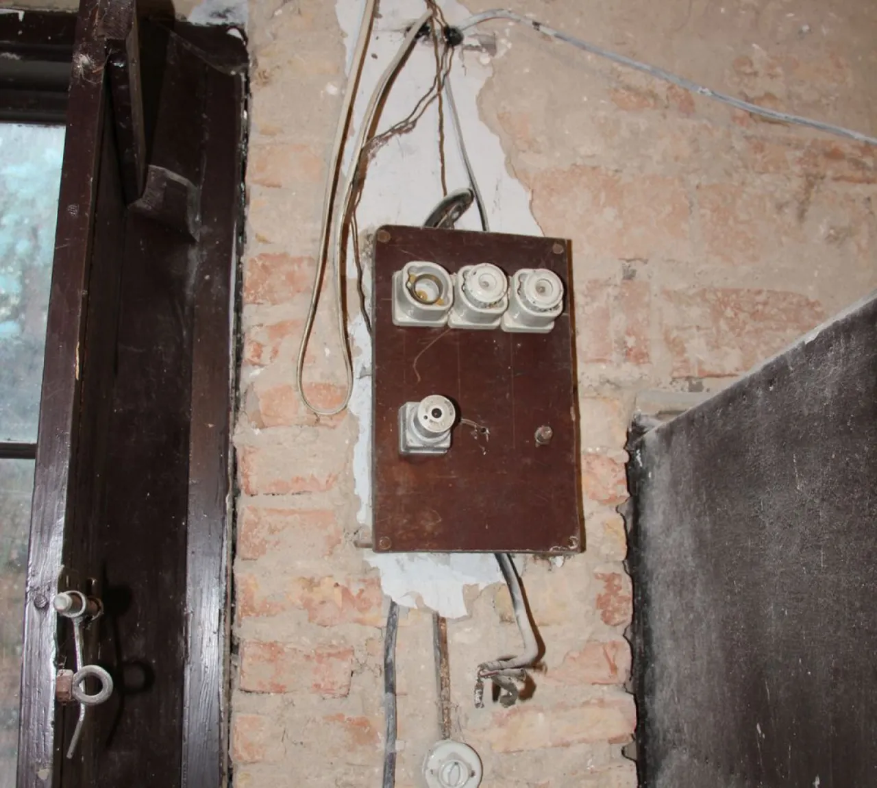 stara instalacja elektryczna niebezpieczeństwo