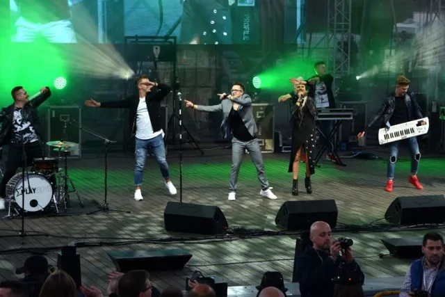 gwiazdy disco polo na scenie koncertowej