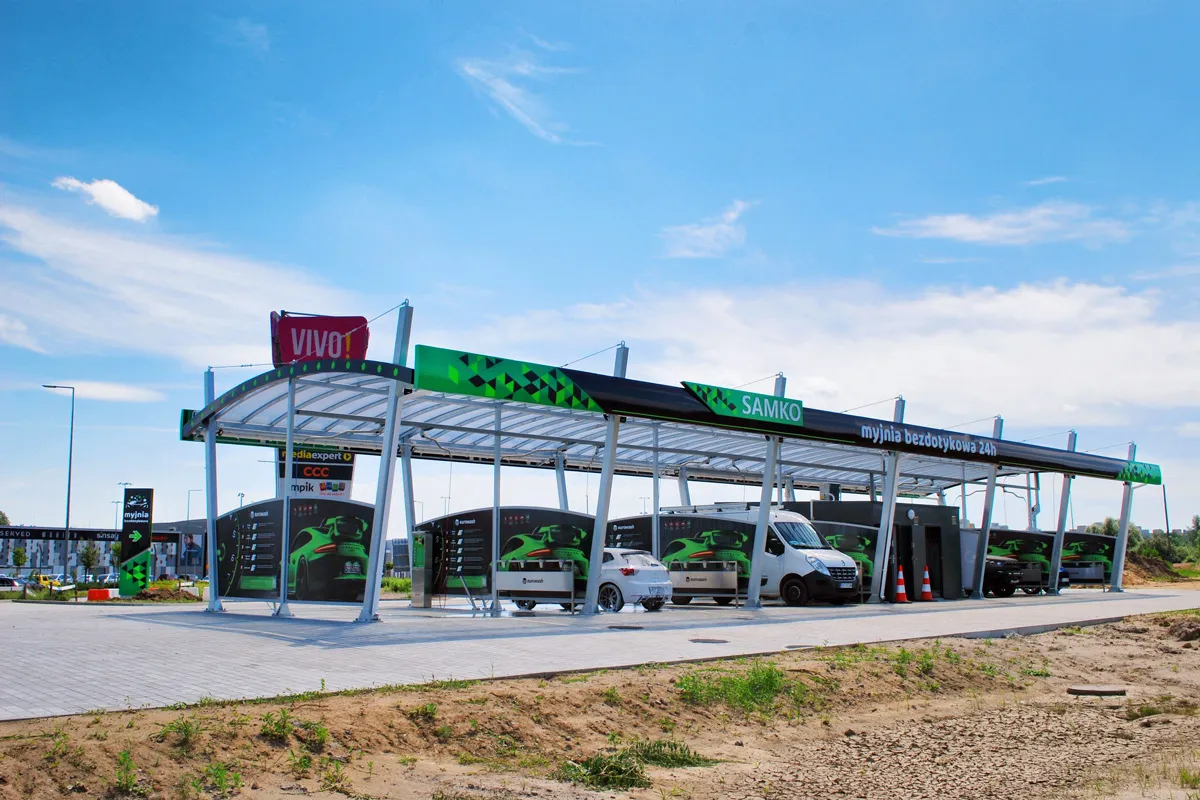 nowoczesna myjnia bezdotykowa z wieloma stanowiskami