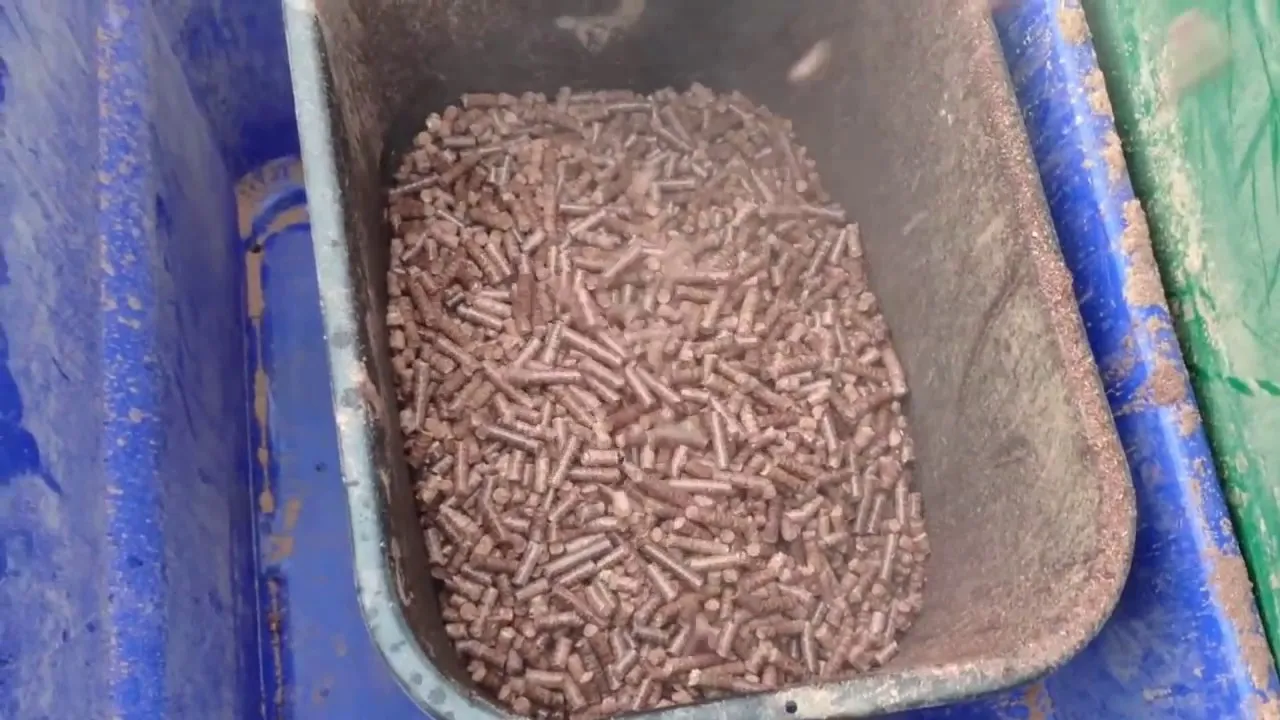 Zdjęcie Z czego zrobić pellet? Najlepsze surowce i ich zalety dla domowej produkcji