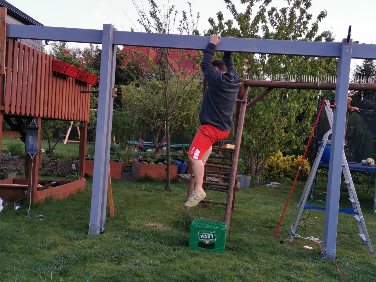 Kotwienie placu zabaw do gruntu