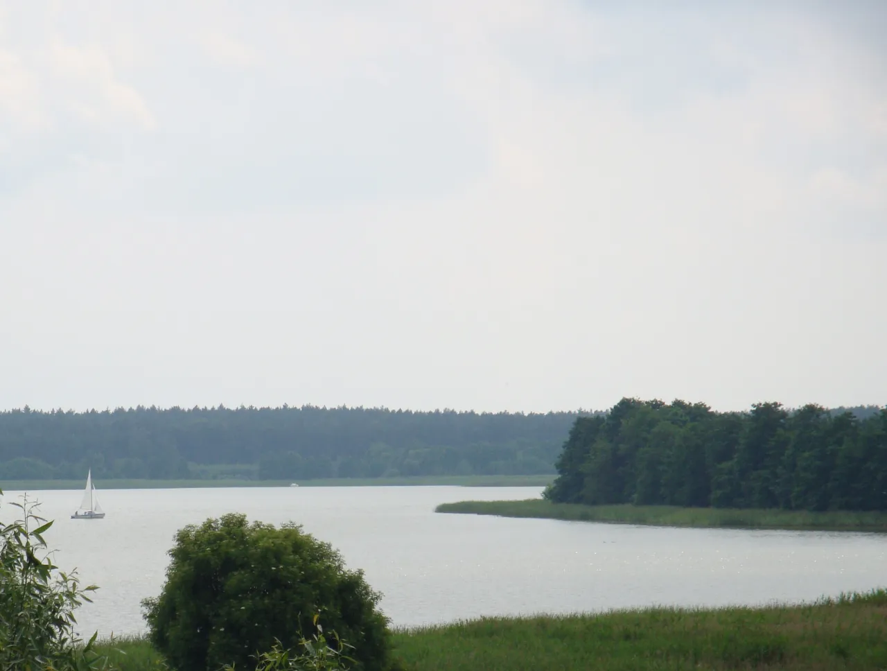 Zdjęcie Jezioro Kałębie: największy akwen Borów Tucholskich - atrakcje i relaks