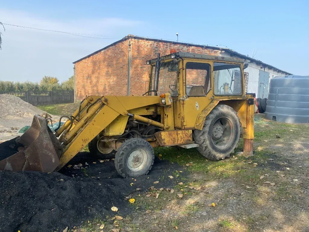 Zdjęcie Koparko ładowarka Ostrówek KTO-162: Historia, specyfikacje i ceny