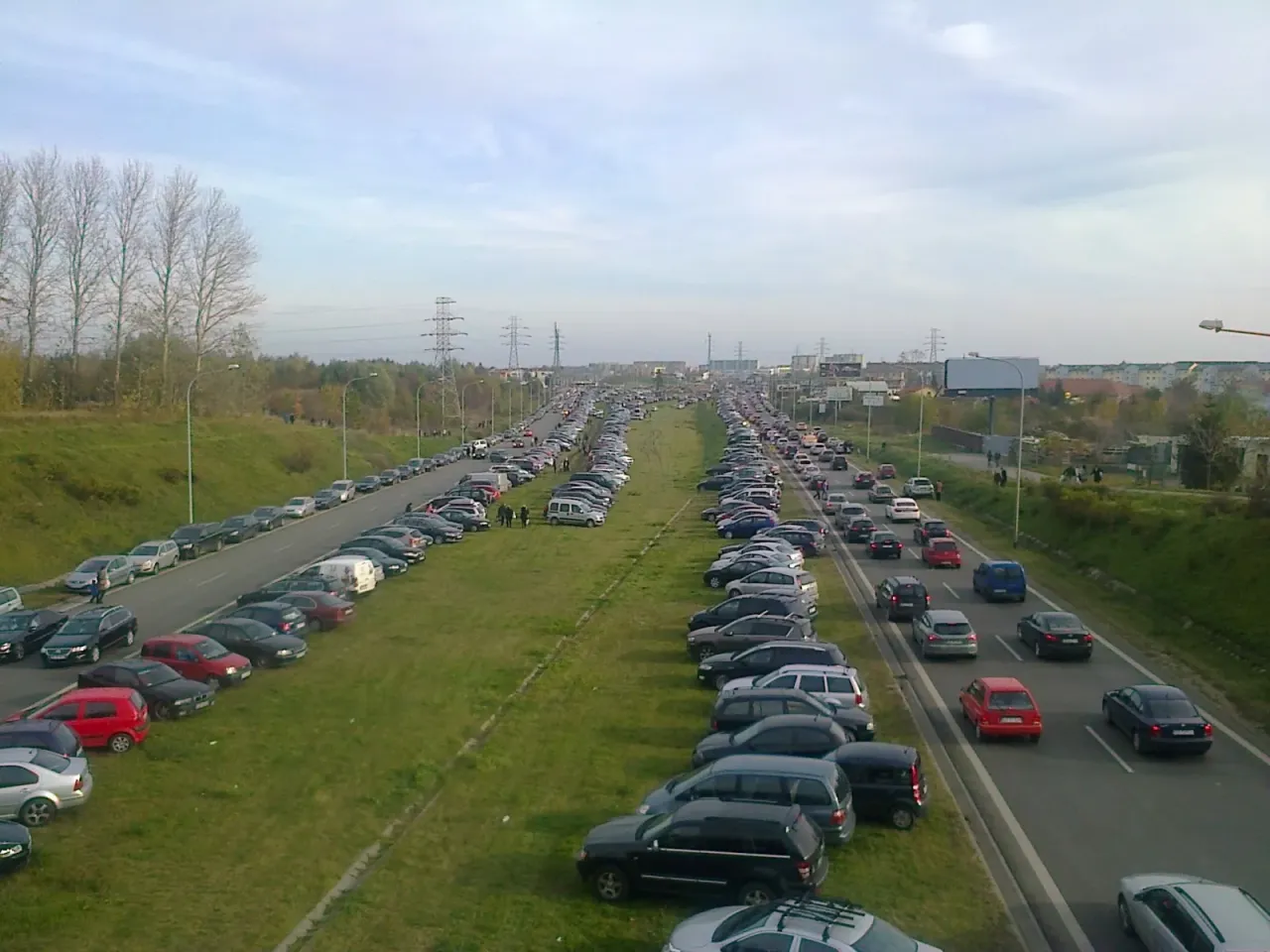 Zdjęcie Jak dojechać na cmentarz łostowicki w Gdańsku - uniknij korków i problemów z parkowaniem