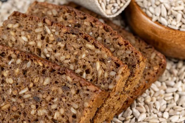 Zdjęcie Jaki chleb przy wysokim cholesterolu wspiera zdrowie serca i samopoczucie