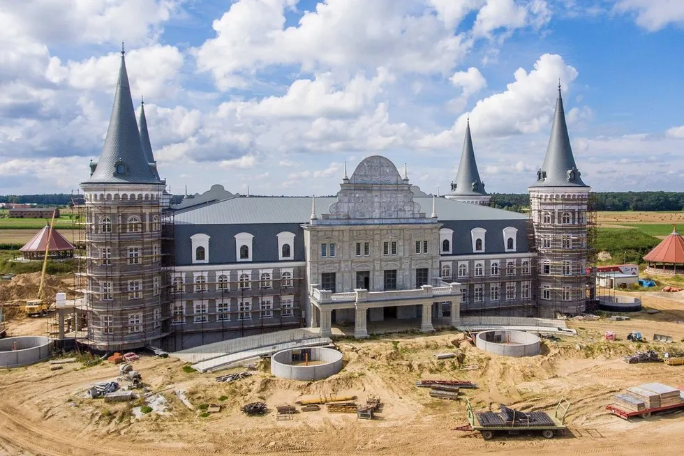 Zdjęcie Zamek w Katarzyninie: tajemnice budowy i niezwykła architektura