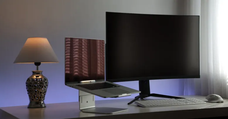 Zdjęcie Jaki monitor lepszy: zakrzywiony czy prosty? Odkryj kluczowe różnice