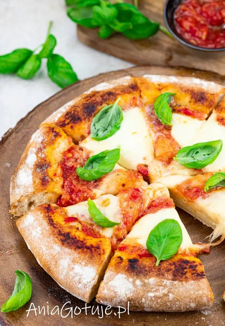 Zdjęcie Z czym jest pizza margherita? Odkryj jej wyjątkowe składniki