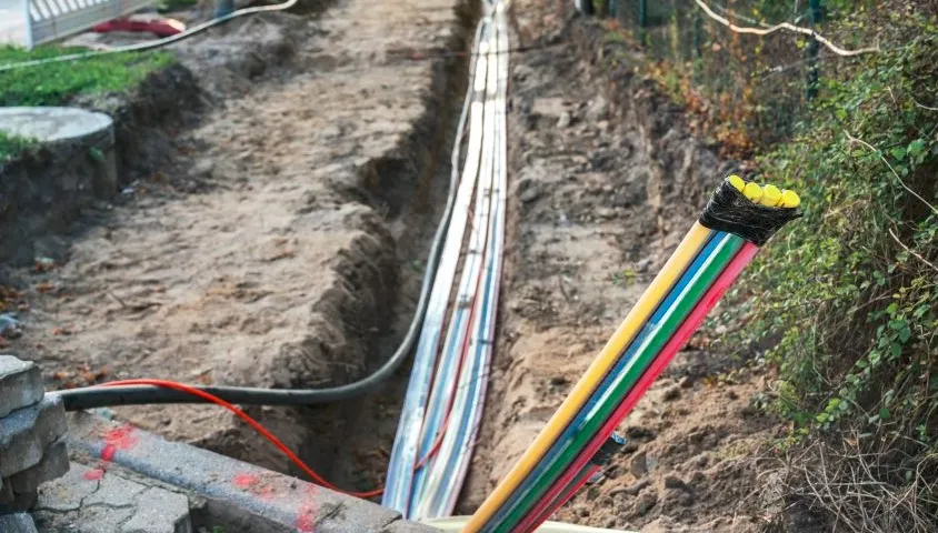 Zdjęcie Jaki kabel do ziemi na działkę? Wybierz najlepszy dla swojego ogrodu
