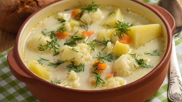 Zdjęcie Ile gotować kalafior w zupie, aby był idealnie miękki i smaczny