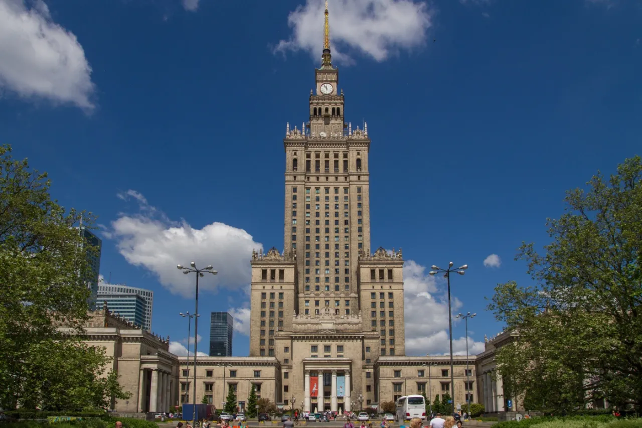 Zdjęcie Ile lat ma Pałac Kultury w Warszawie? Historia i znaczenie