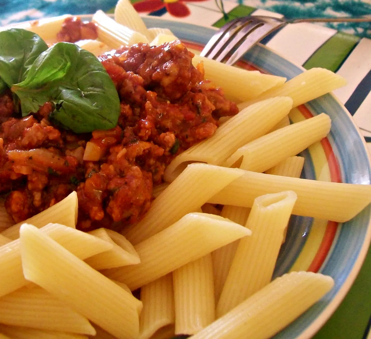 Zdjęcie Pyszny makaron penne z sosem bolognese – prosta receptura na obiad