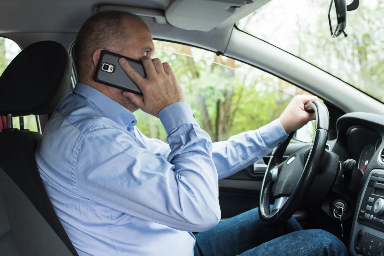 Zdjęcie Jaki mandat za rozmowę przez telefon? Sprawdź, by uniknąć kary