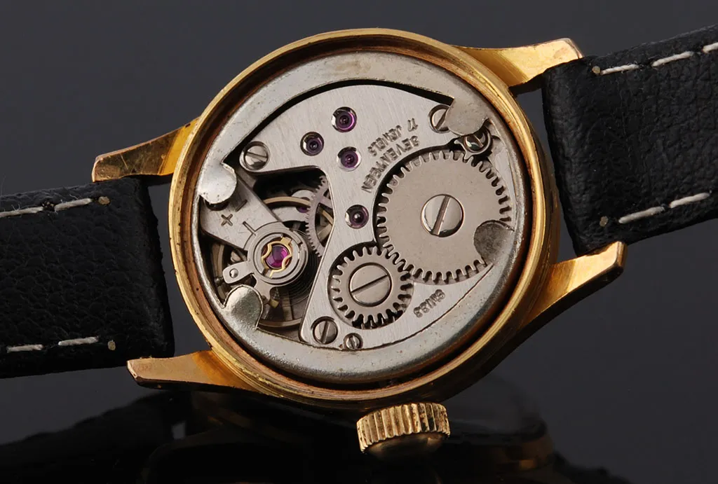 Zdjęcie Zegarek mechaniczny damski - elegancja, funkcjonalność i różnorodność modeli