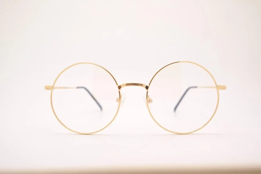Zdjęcie Złote oprawki – komu pasują i jak je dobrać do urody?