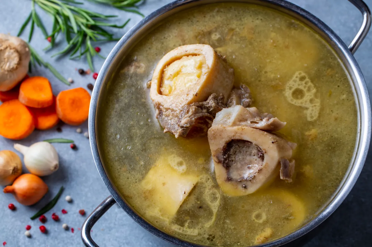 Zdjęcie Sopa de huesos: la receta definitiva para colágeno, piel y digestión