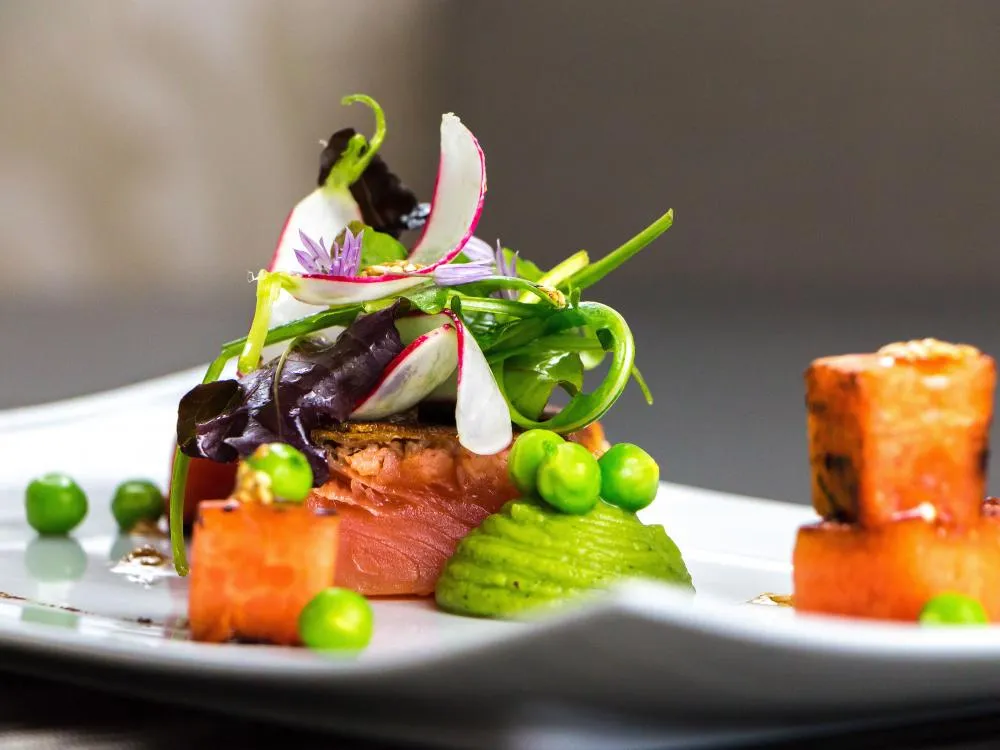 Zdjęcie Assiette w kuchni: talerz czy kompozycja dań? Poznaj tajniki