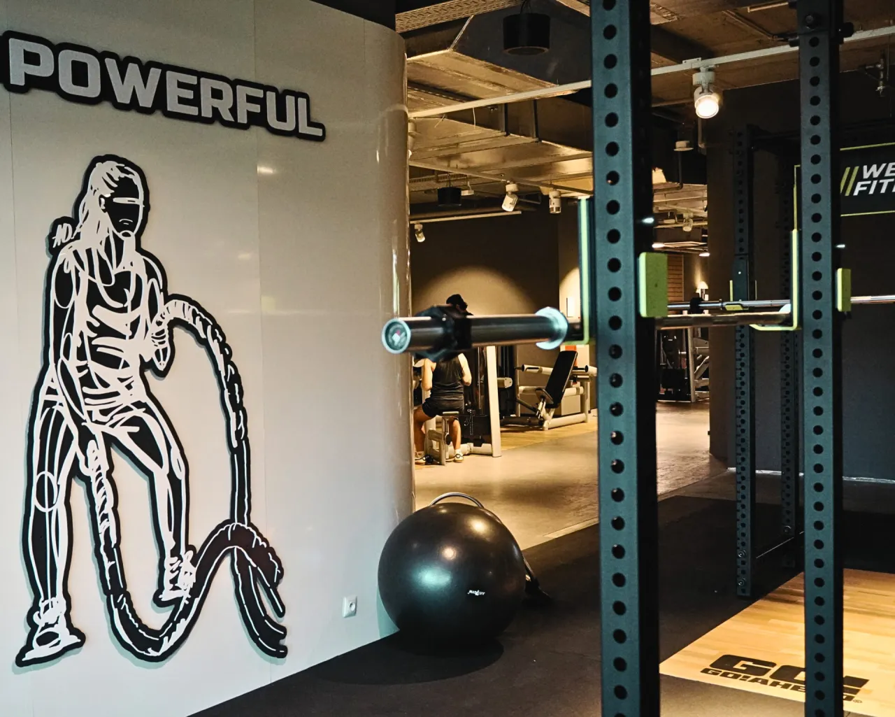 Zdjęcie McFIT Plac Zawiszy: Cennik, godziny, opinie i sprzęt 24/7