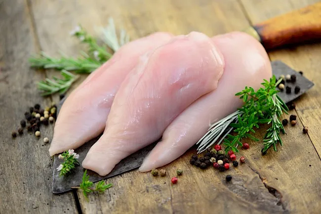 Zdjęcie Ile kcal ma pierś z kurczaka? Zaskakujące różnice w kaloriach!