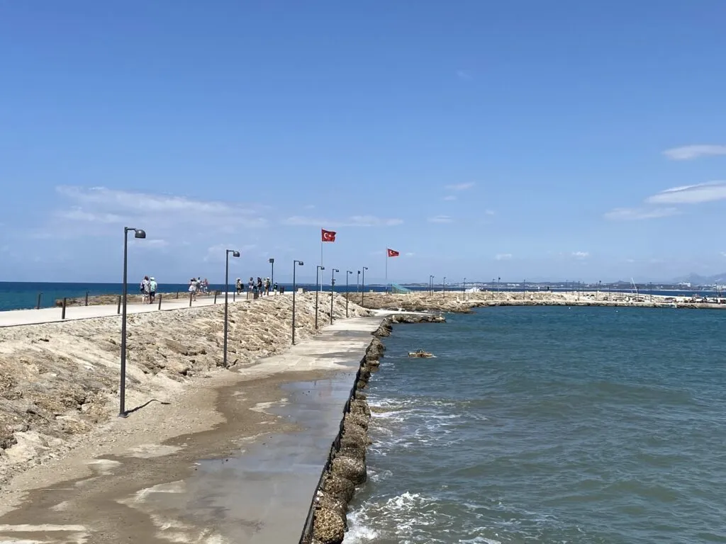 Zdjęcie Side - jakie morze i co warto wiedzieć o plażach i atrakcjach