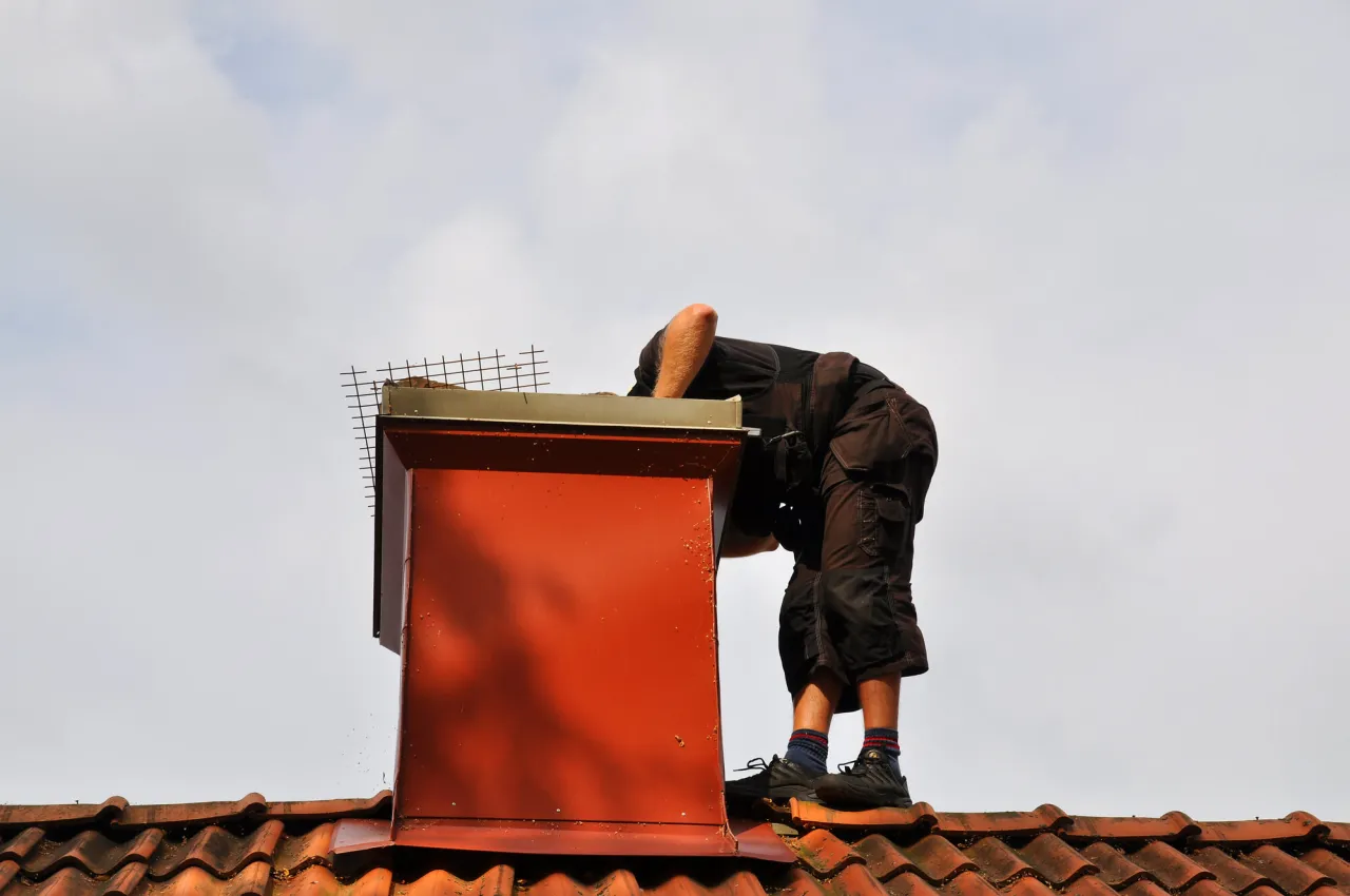 Zdjęcie Czym uszczelnić komin? Skuteczne metody na nieszczelności komina