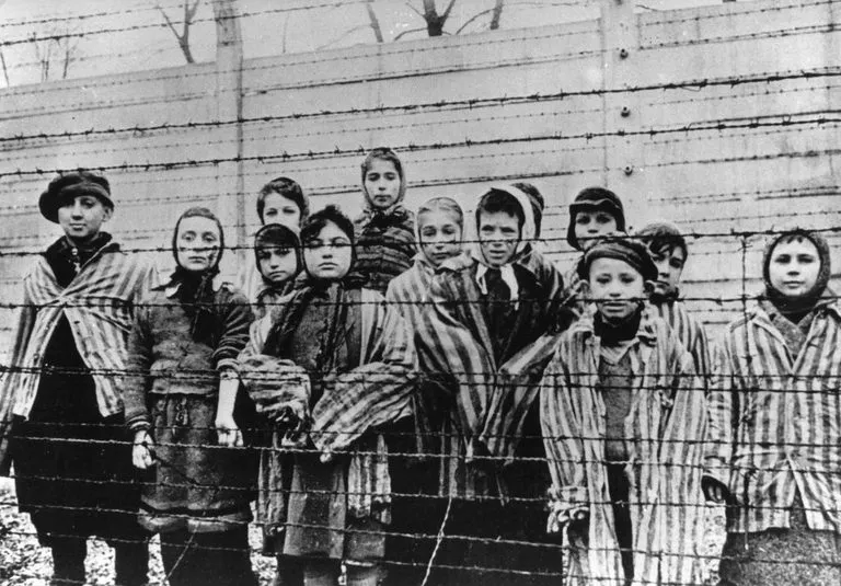 Zdjęcie Gdzie znajduje się Auschwitz-Birkenau? Odkryj jego tragiczną historię
