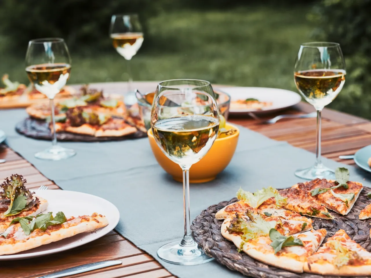 Zdjęcie Jakie wino do pizzy? Odkryj idealne parowanie dla każdej pizzy