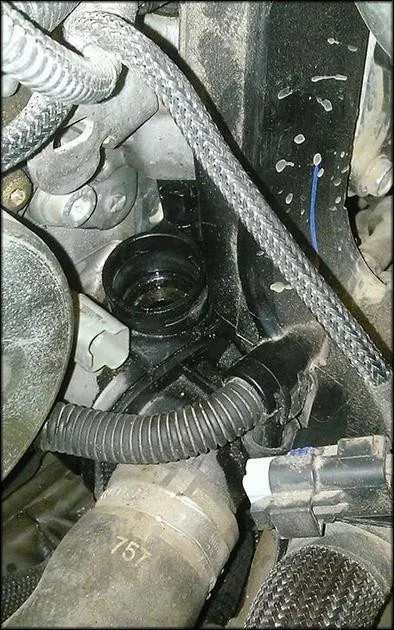 Zdjęcie Czujnik temperatury silnika w Peugeot 307 2.0 HDI - prosta lokalizacja i montaż