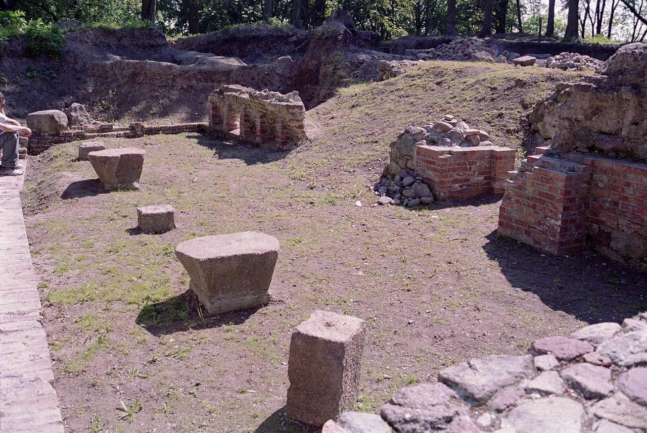 Zdjęcie Ruiny zamku w Dzierzgoniu: historia, tajemnice i nowe odkrycia