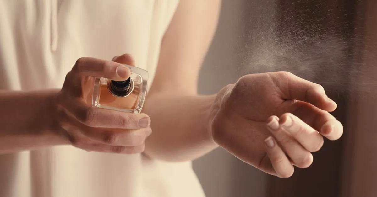 Zdjęcie Jak przedłużyć trwałość perfum i cieszyć się ich zapachem dłużej