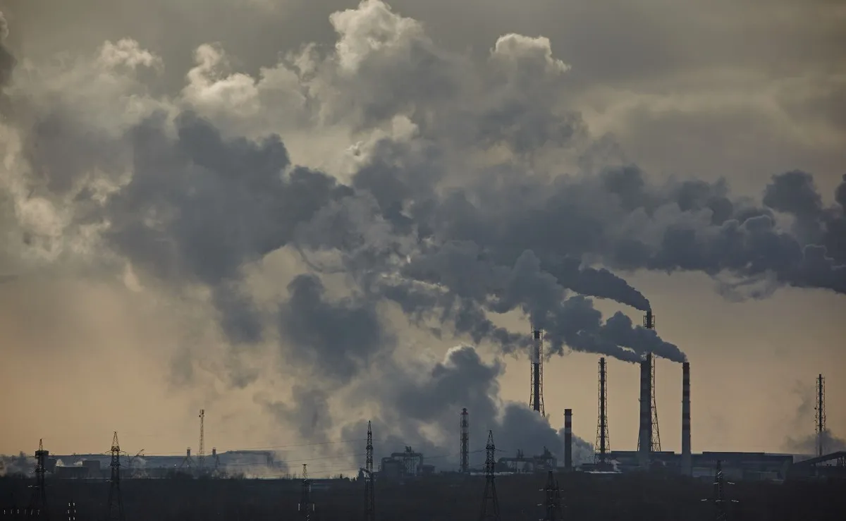 Zdjęcie Dlaczego ceny uprawnień do emisji CO2 rosną i jak to wpływa na biznes?
