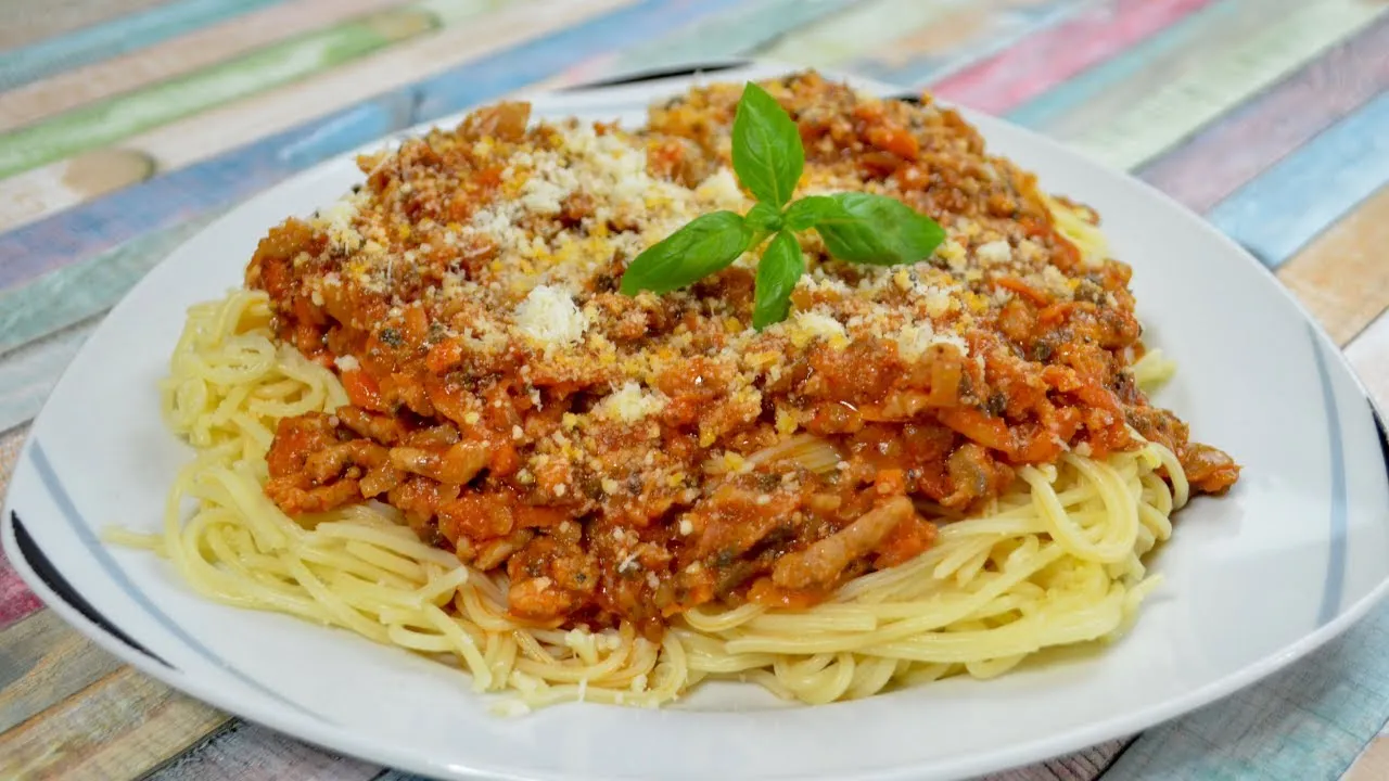 Zdjęcie Jak zrobić spaghetti z gotowym sosem: 6 prostych kroków