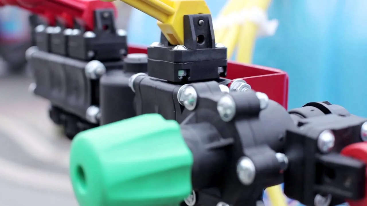 Zdjęcie Jak włączyć mieszadło w opryskiwaczu - proste kroki i porady