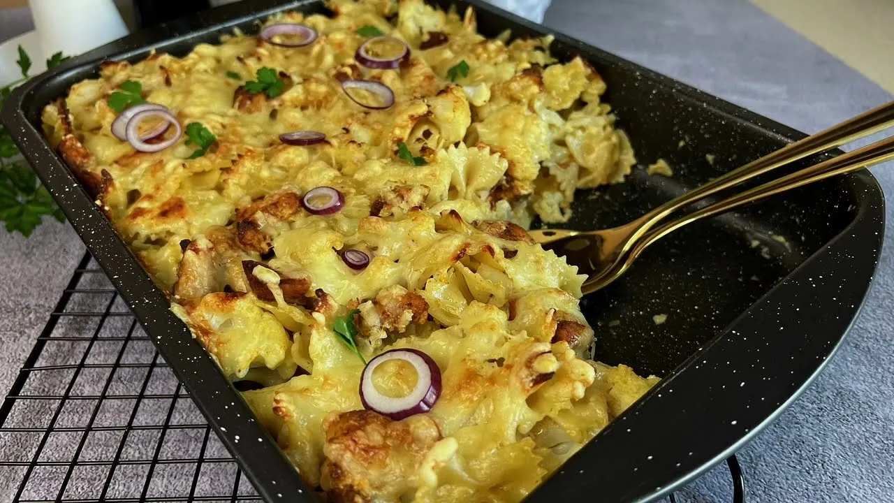 zapiekanka z kalafiora i makaronu z kurczakiem