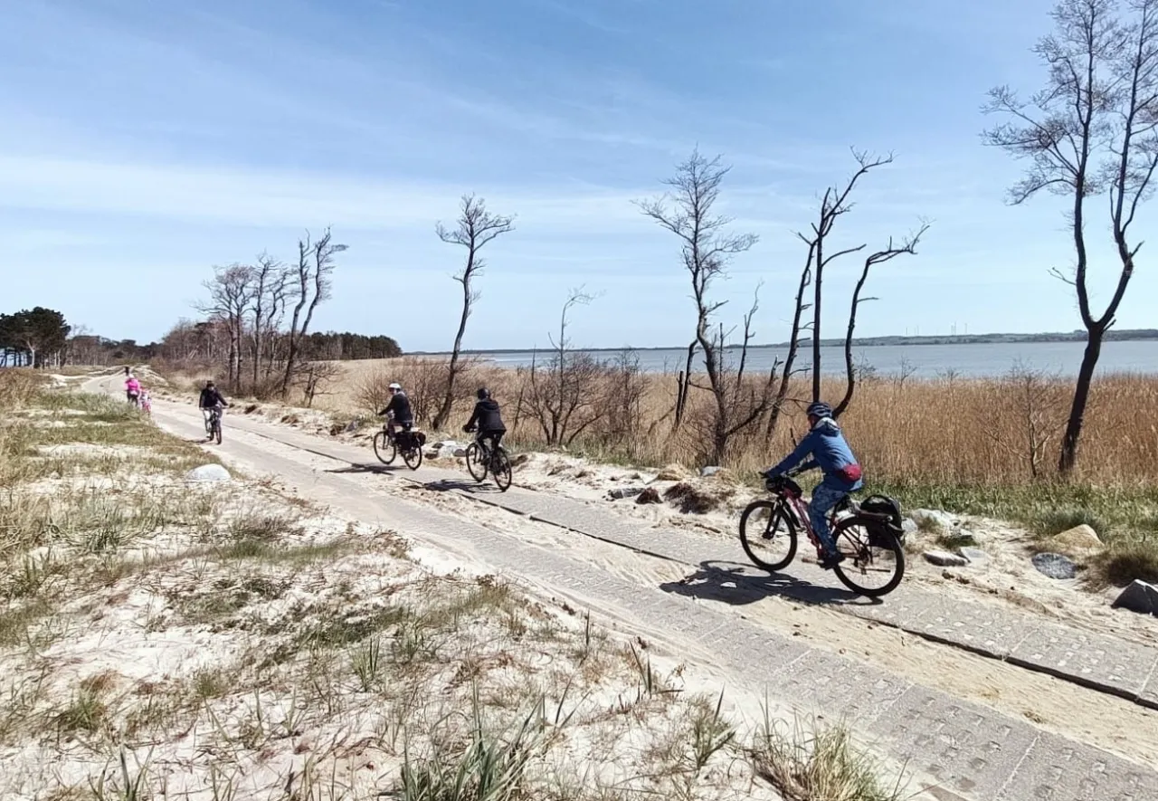 Rowerzysta na trasie Velo Baltica w Zachodniopomorskiem