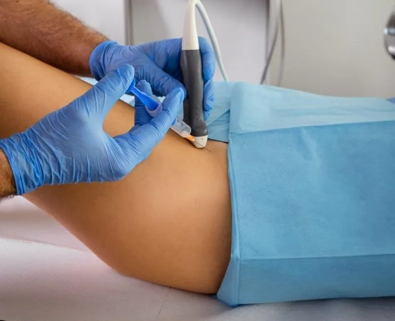 lekarz przepisuje leki na b&oacute;l biodra