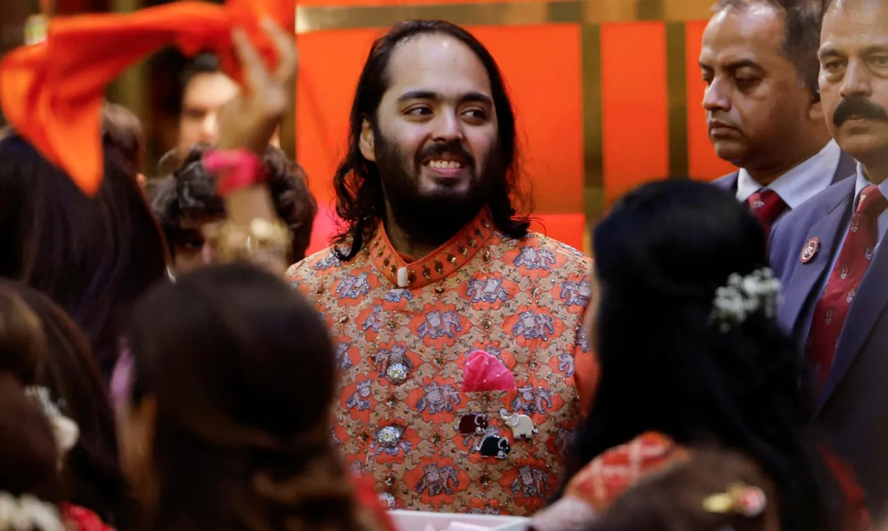 Indyjska rodzina na spotkaniu lub uroczystości