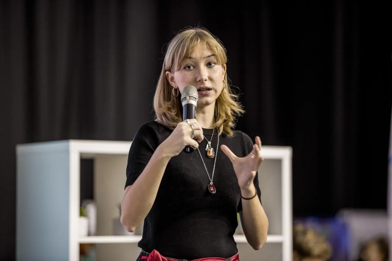 Nela, autorka książki 